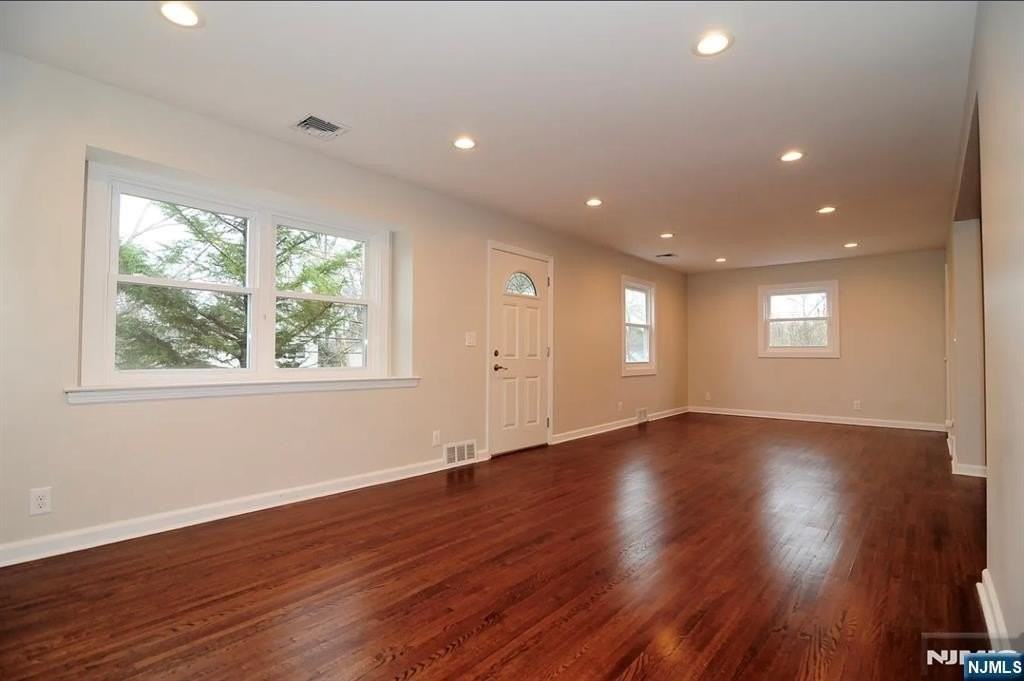 275 Concord St - Photo 3 of 19