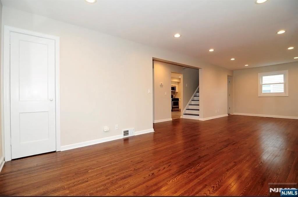275 Concord St - Photo 4 of 19