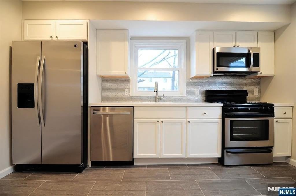 275 Concord St - Photo 6 of 19