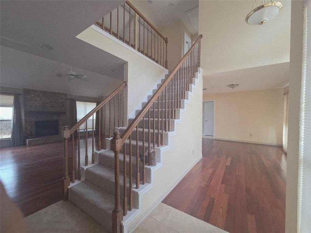 6606 Cliffwood Ct - Photo 5 of 36