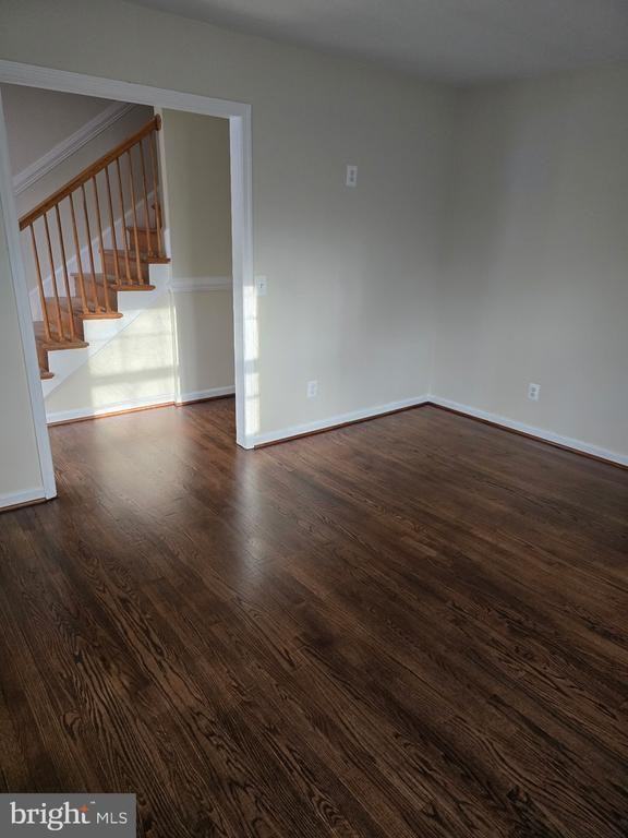 439 Ridgemore St - Photo 3 of 17