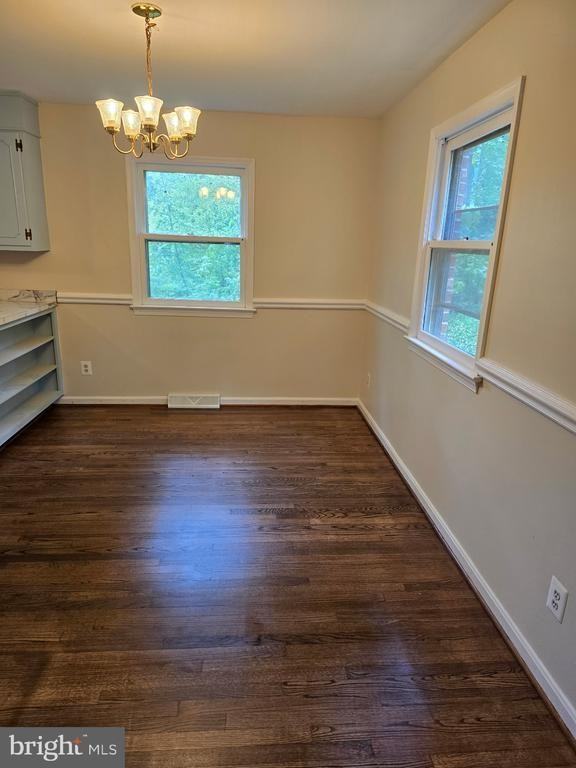 439 Ridgemore St - Photo 4 of 17