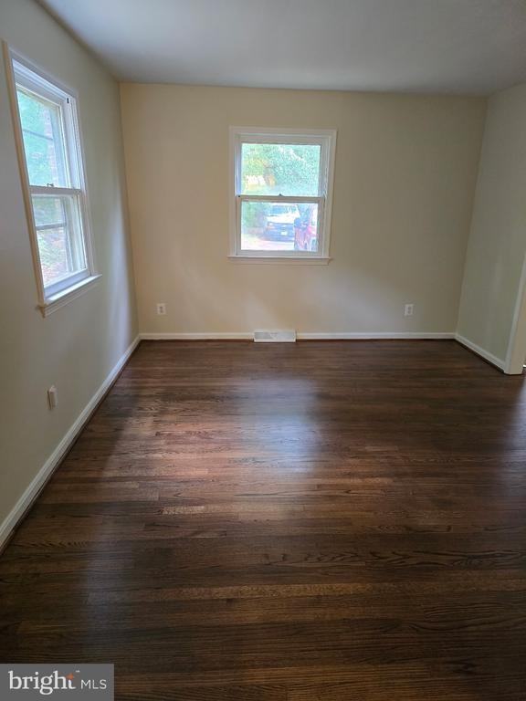 439 Ridgemore St - Photo 5 of 17
