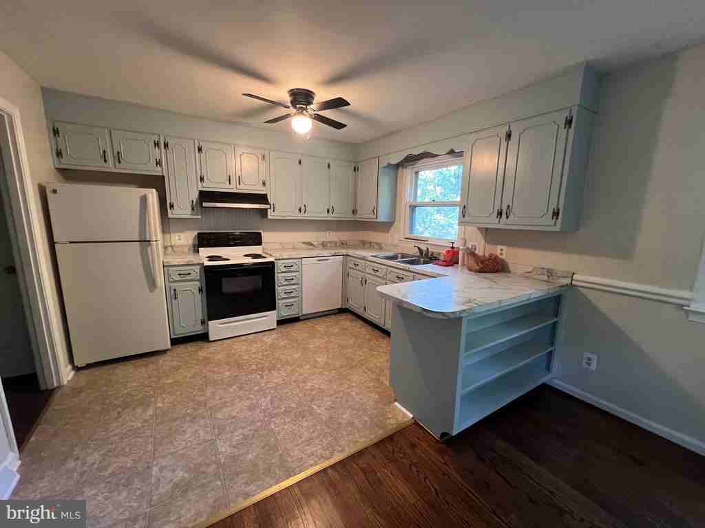 439 Ridgemore St - Photo 7 of 17