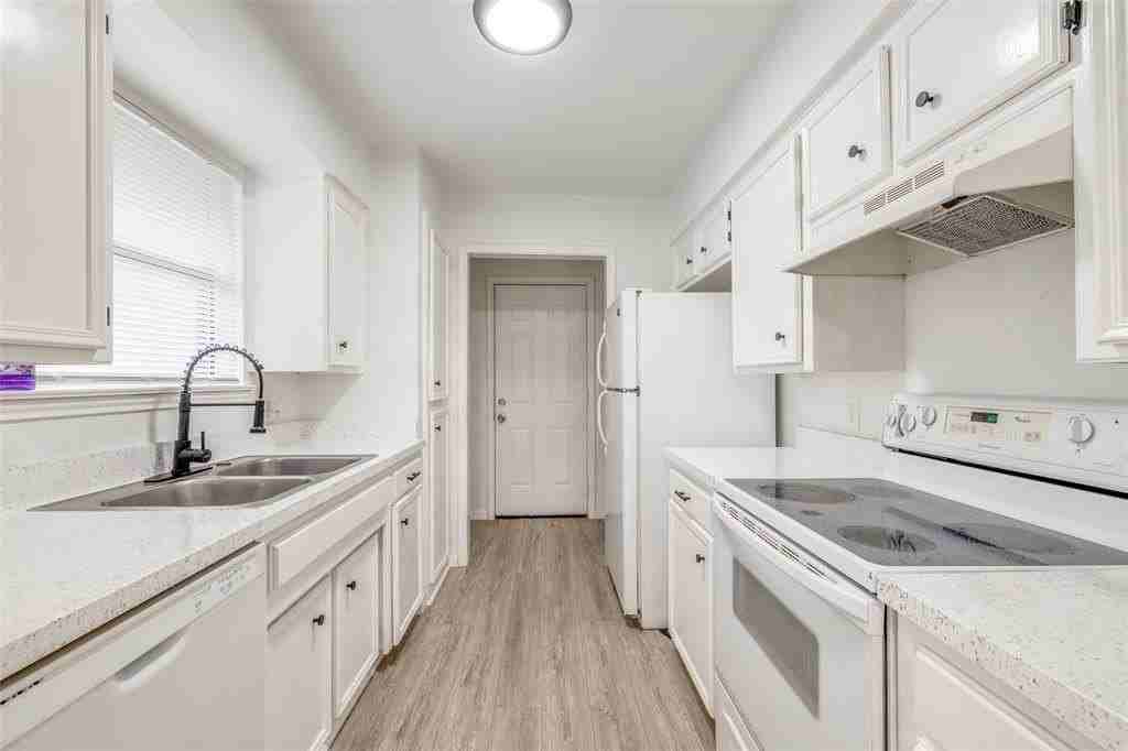 2428 Summer Place Dr - Photo 5 of 12