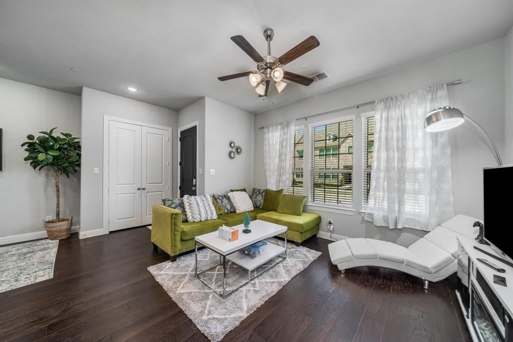 1526 Windermere Way - Photo 7 of 29