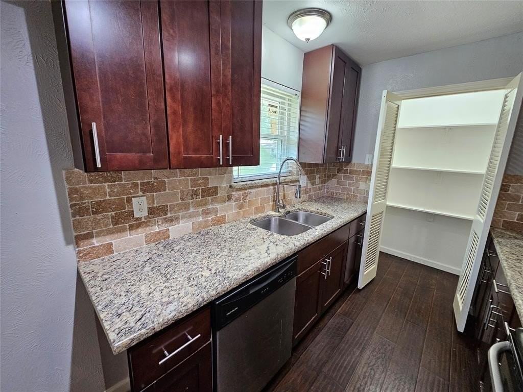 216 Wesley Dr - Photo 6 of 37