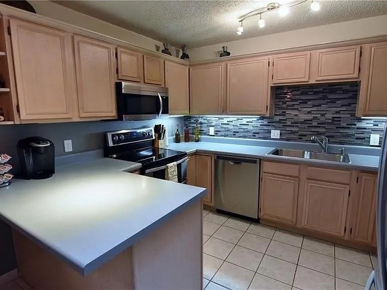 6323 Brookbriar Ct - Photo 4 of 36