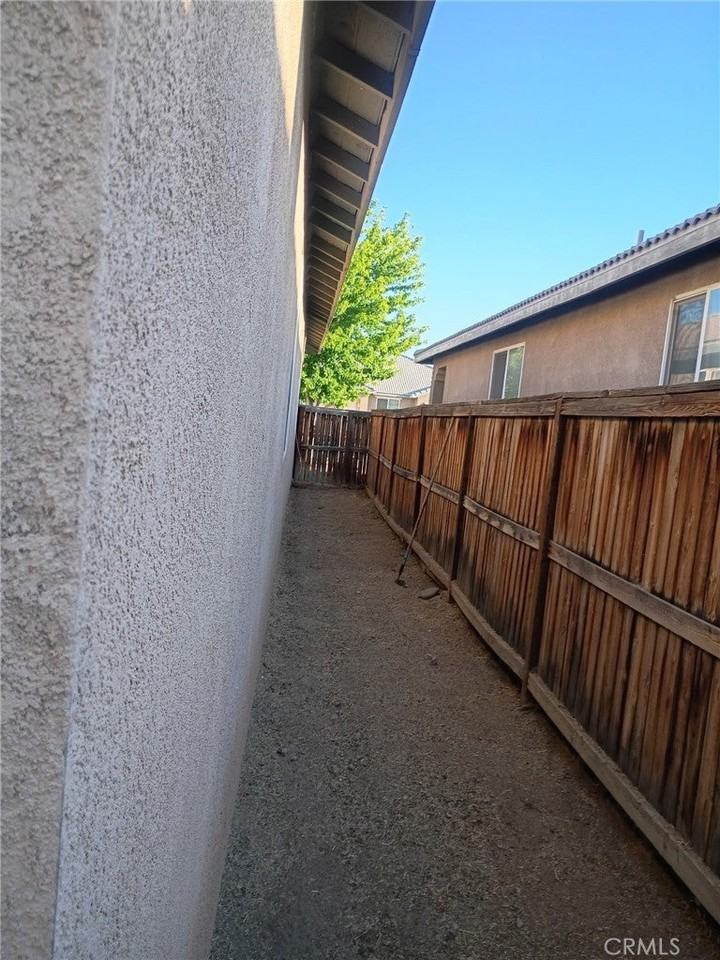 15940 Greyrock St - Photo 4 of 12