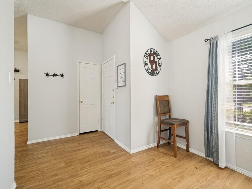 1109 Alexandria Dr - Photo 5 of 26