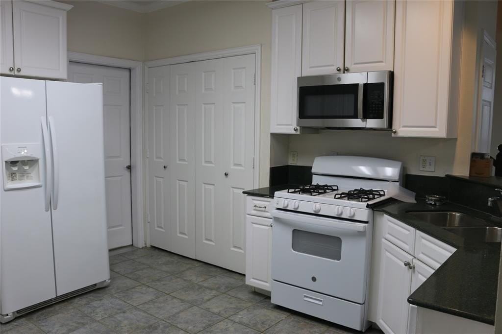 629 Park Place Dr - Photo 4 of 25
