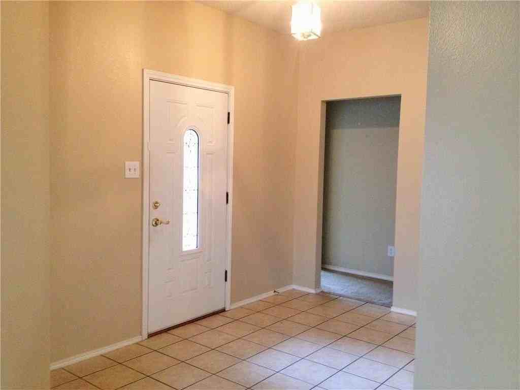625 Rothschild Ln - Photo 4 of 22