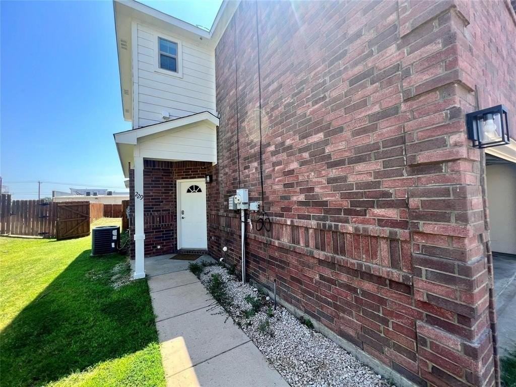 229 Irick Ct - Photo 2 of 13