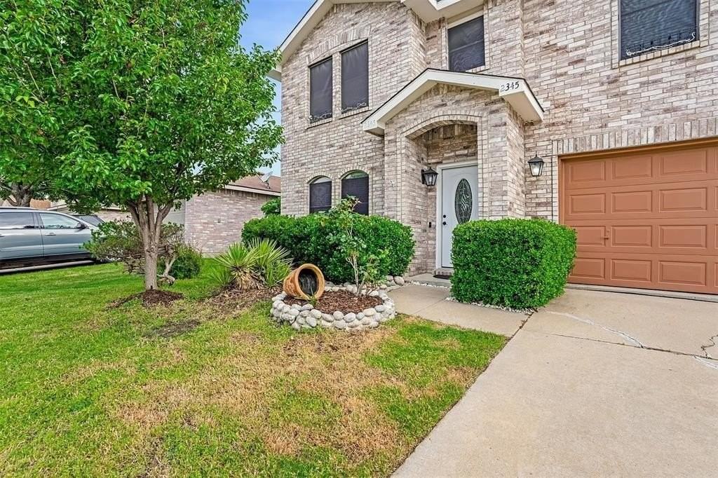 2345 Maple Dr - Photo 2 of 33