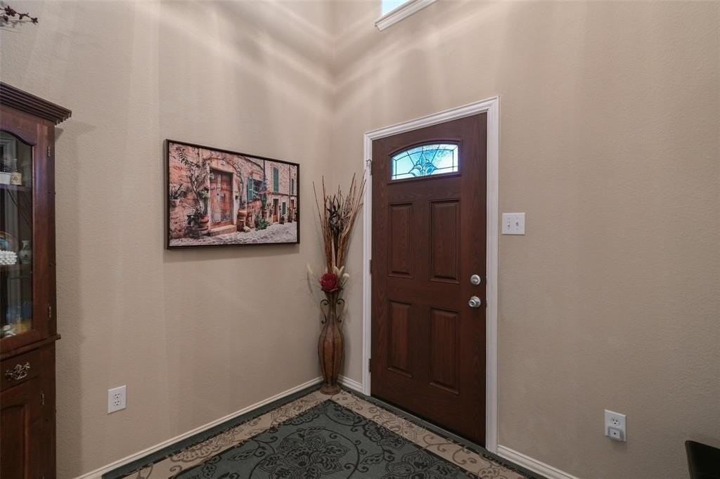 660 Payton Way - Photo 3 of 40