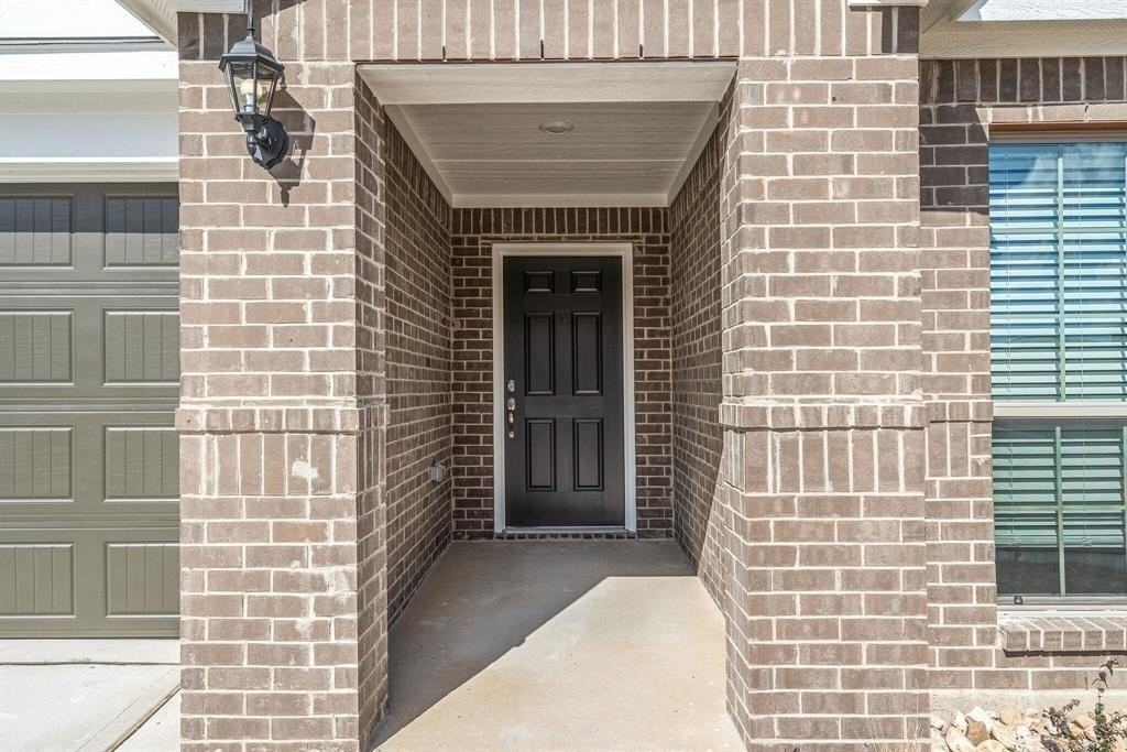 639 Arlington Park Ct - Photo 4 of 32