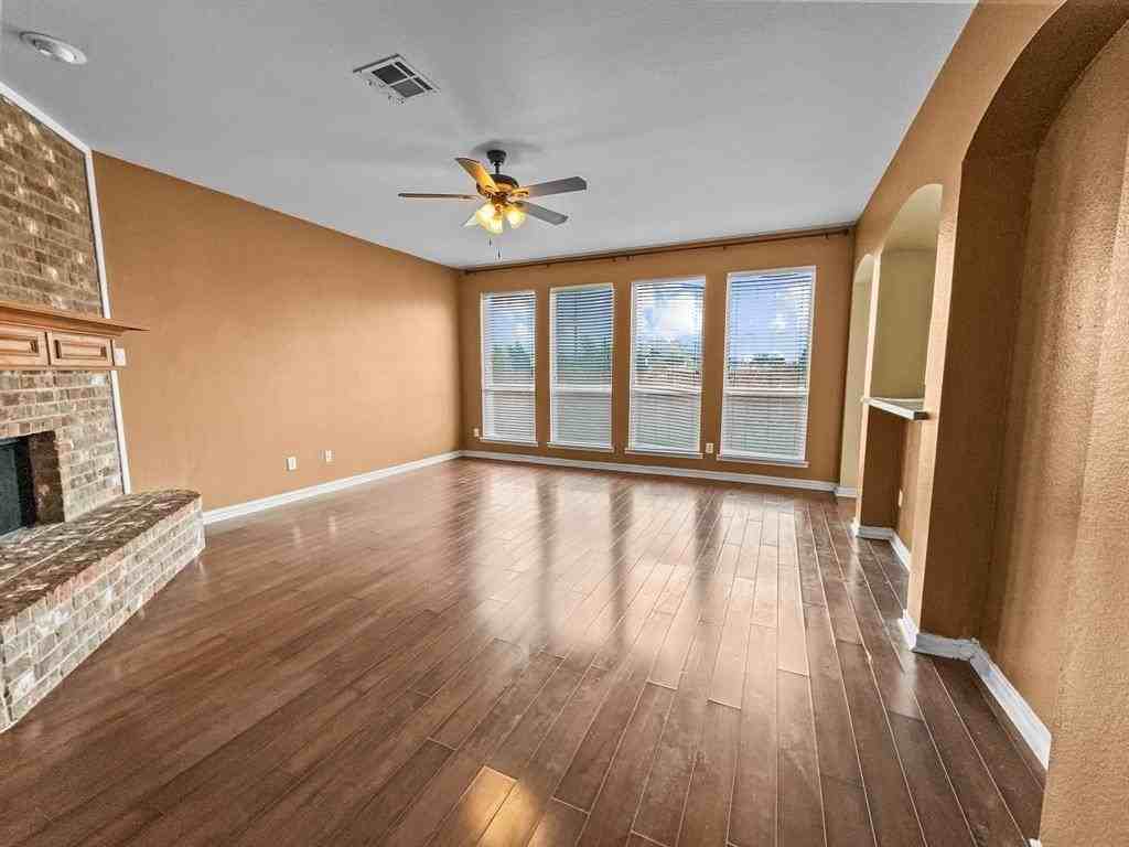 5530 Greensboro Dr - Photo 4 of 17