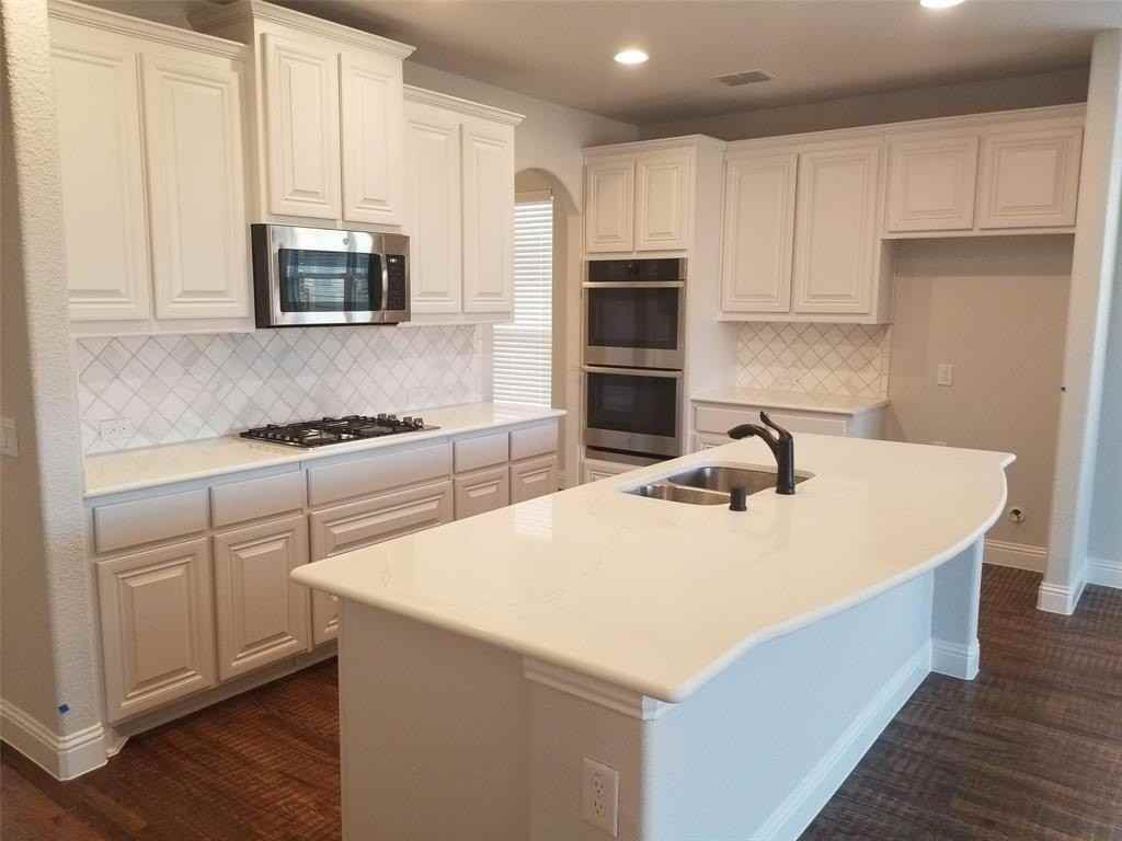 2113 Burke Dr - Photo 2 of 16