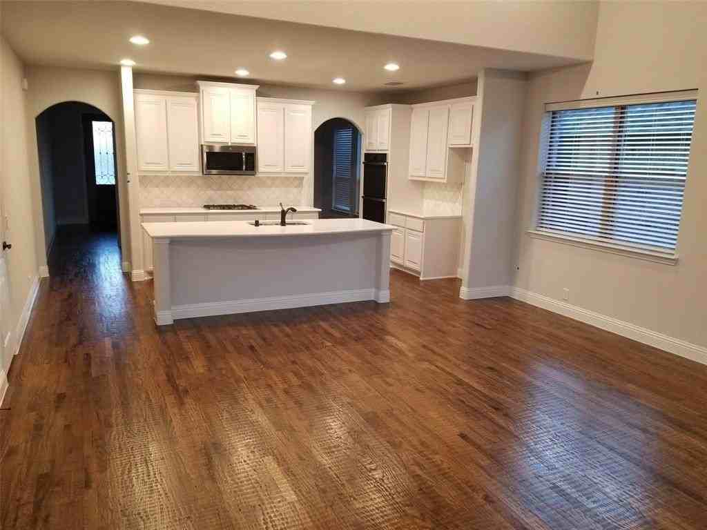 2113 Burke Dr - Photo 3 of 16