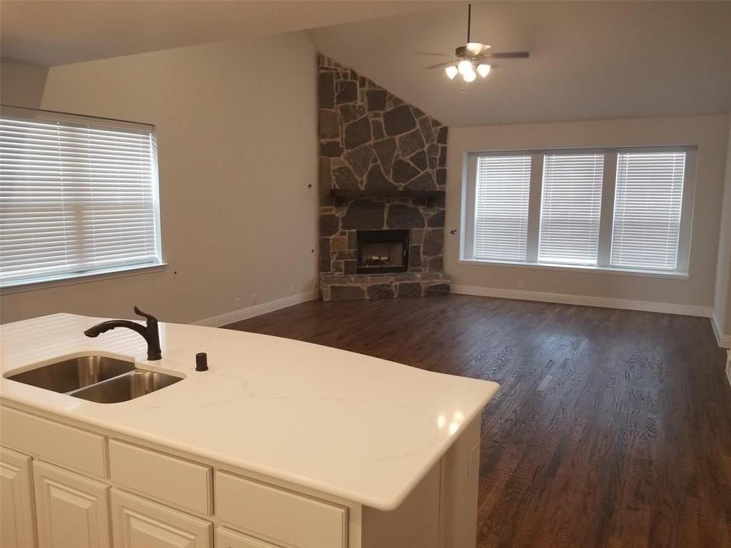 2113 Burke Dr - Photo 4 of 16