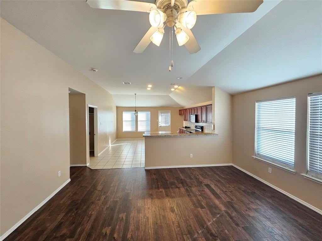 3235 Guadaloupe - Photo 7 of 40