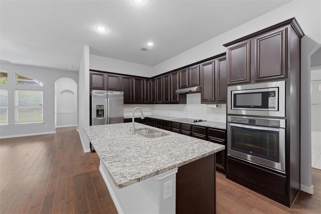 453 Rockaway Dr - Photo 2 of 18