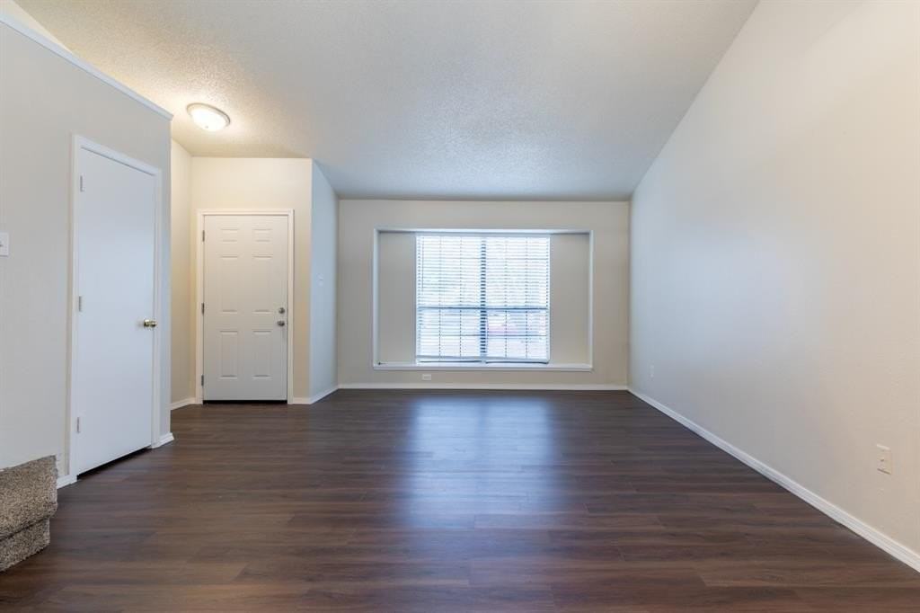 2239 Turf Club Dr - Photo 3 of 22