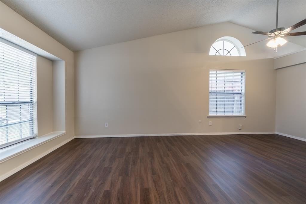 2239 Turf Club Dr - Photo 4 of 22