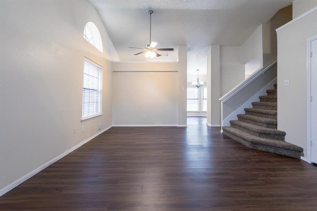 2239 Turf Club Dr - Photo 5 of 22