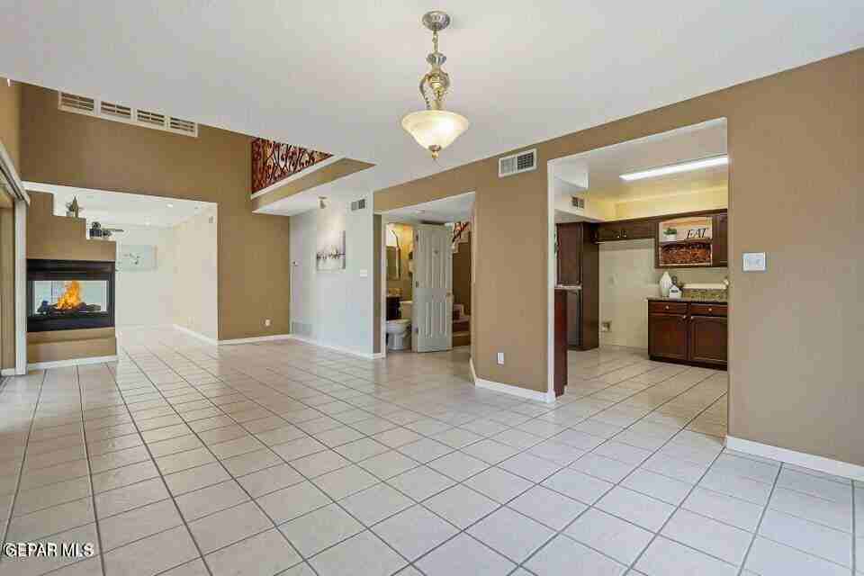 650 Vera Ct - Photo 5 of 46