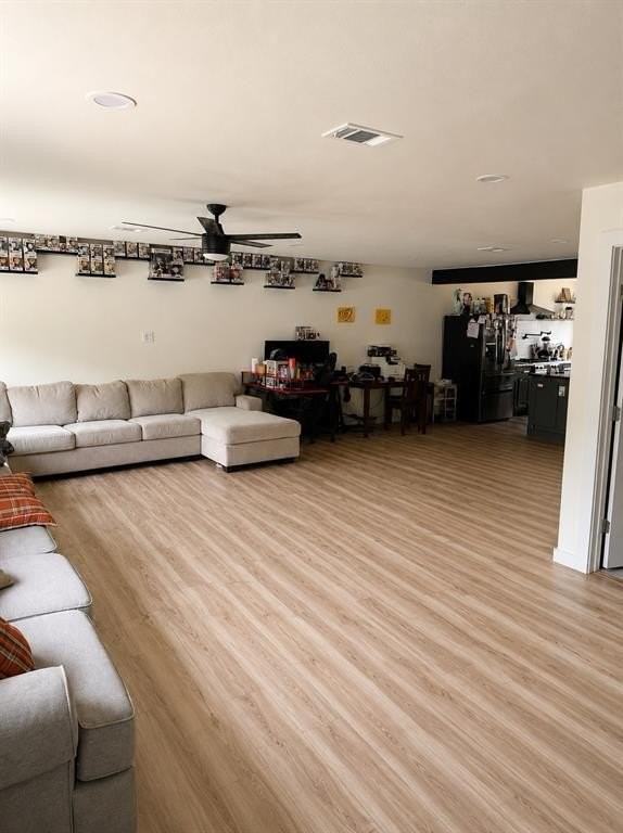 2122 Riviera Dr - Photo 2 of 9