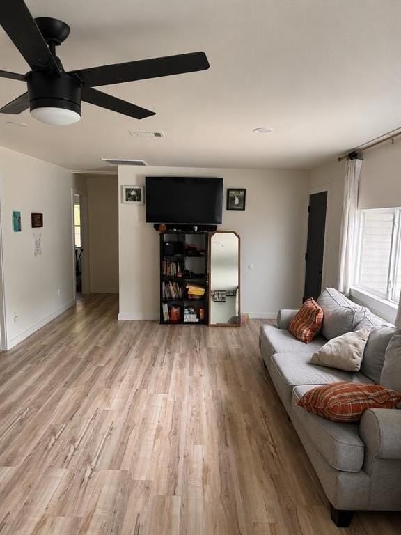2122 Riviera Dr - Photo 4 of 9