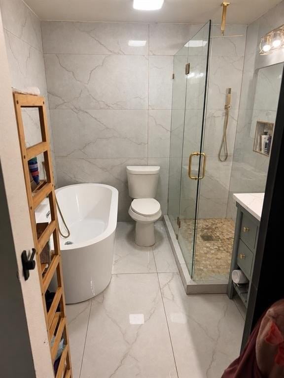 2122 Riviera Dr - Photo 5 of 9