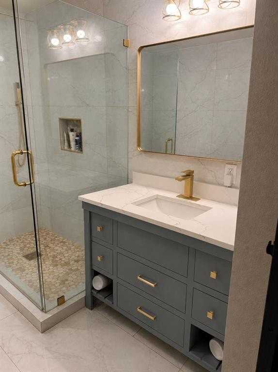 2122 Riviera Dr - Photo 6 of 9