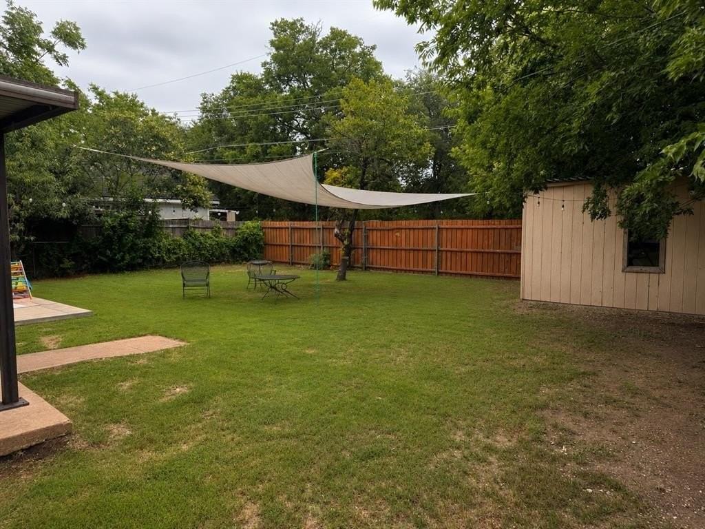 2122 Riviera Dr - Photo 7 of 9