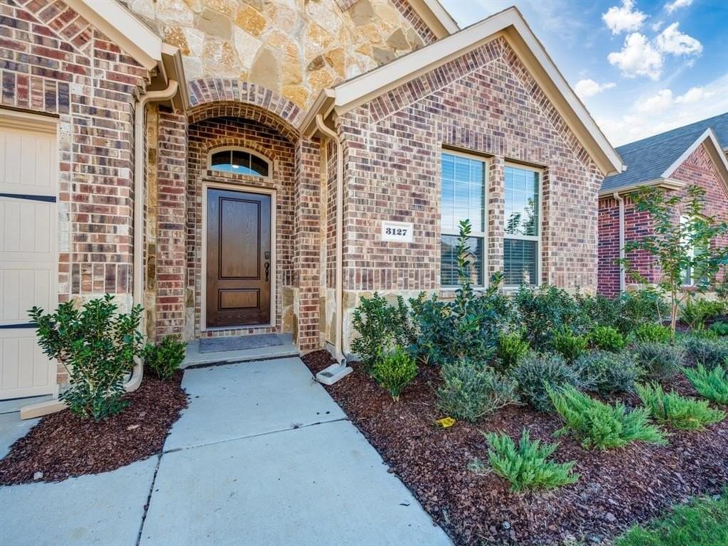 3127 Maverick Dr - Photo 3 of 35
