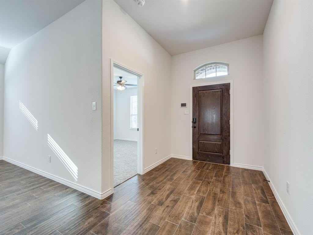 3127 Maverick Dr - Photo 4 of 35