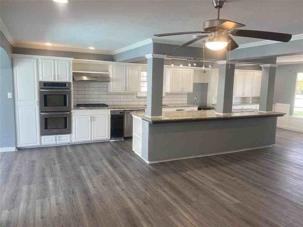 821 Arrowhead Dr - Photo 2 of 27