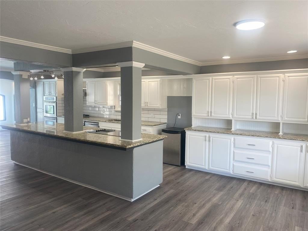 821 Arrowhead Dr - Photo 3 of 27