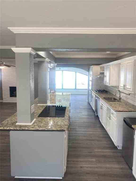 821 Arrowhead Dr - Photo 4 of 27
