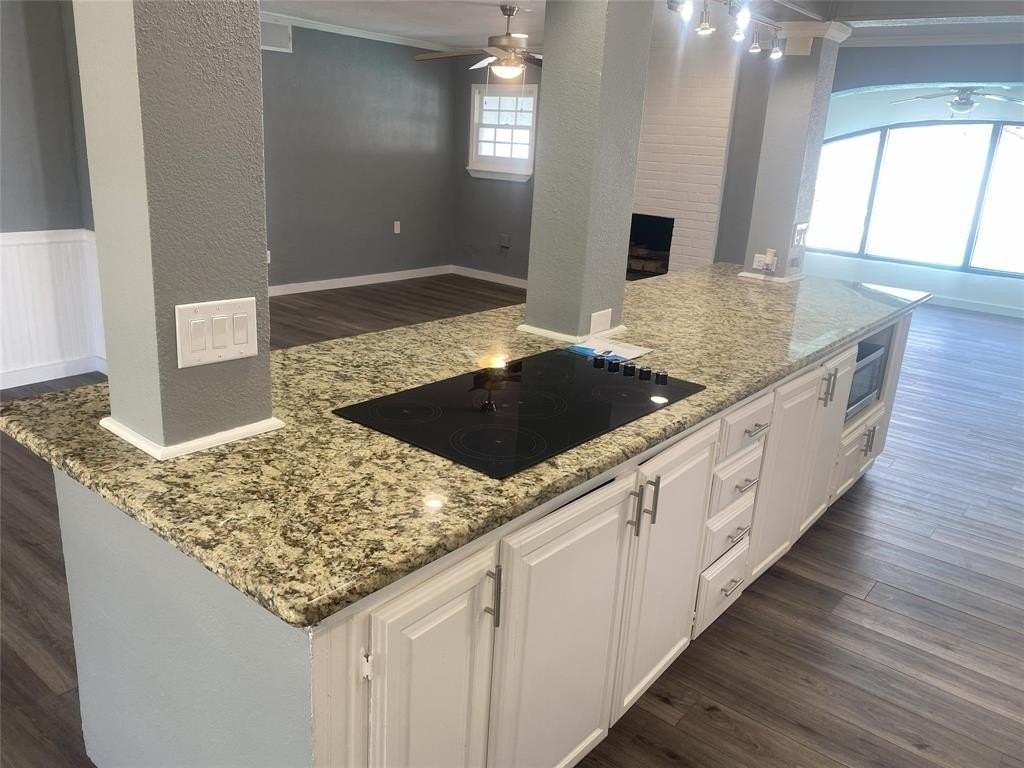 821 Arrowhead Dr - Photo 5 of 27