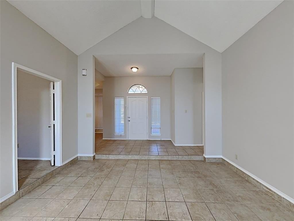 815 Mccomb Ln - Photo 3 of 18