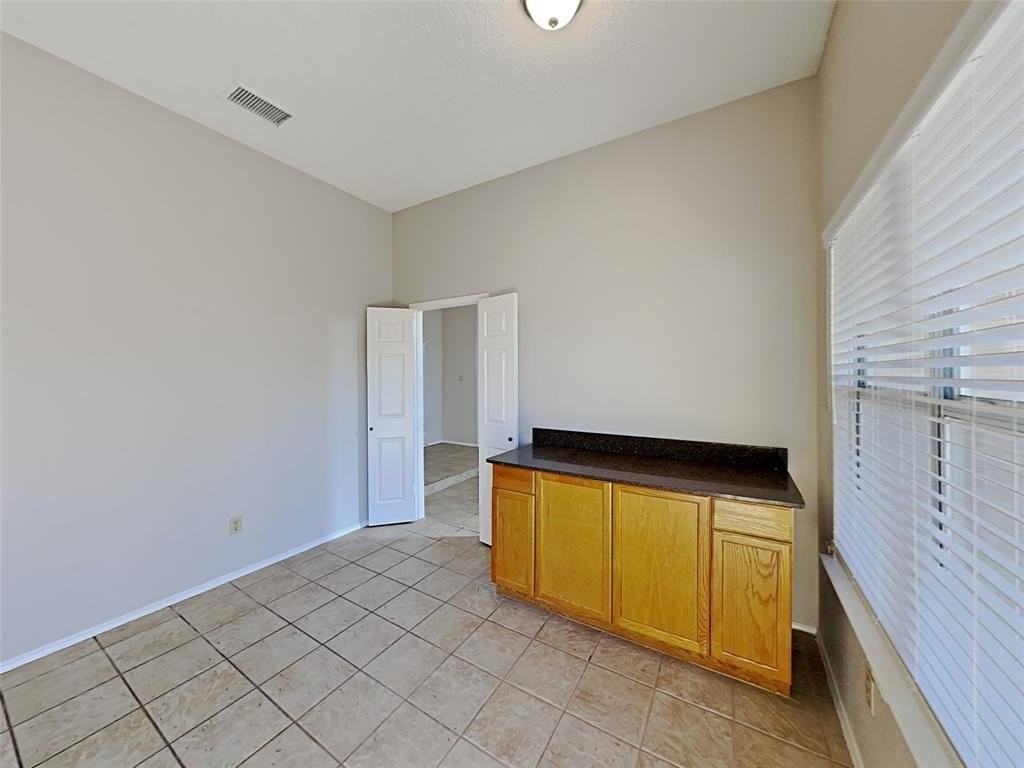815 Mccomb Ln - Photo 5 of 18