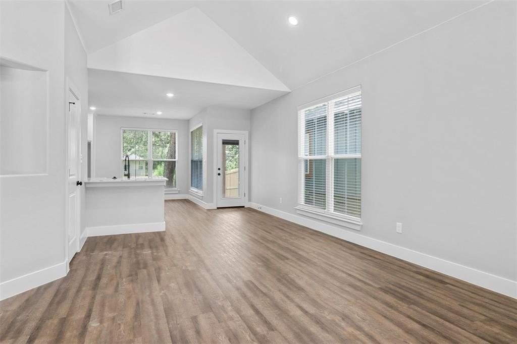 508 W Johnson St - Photo 2 of 16