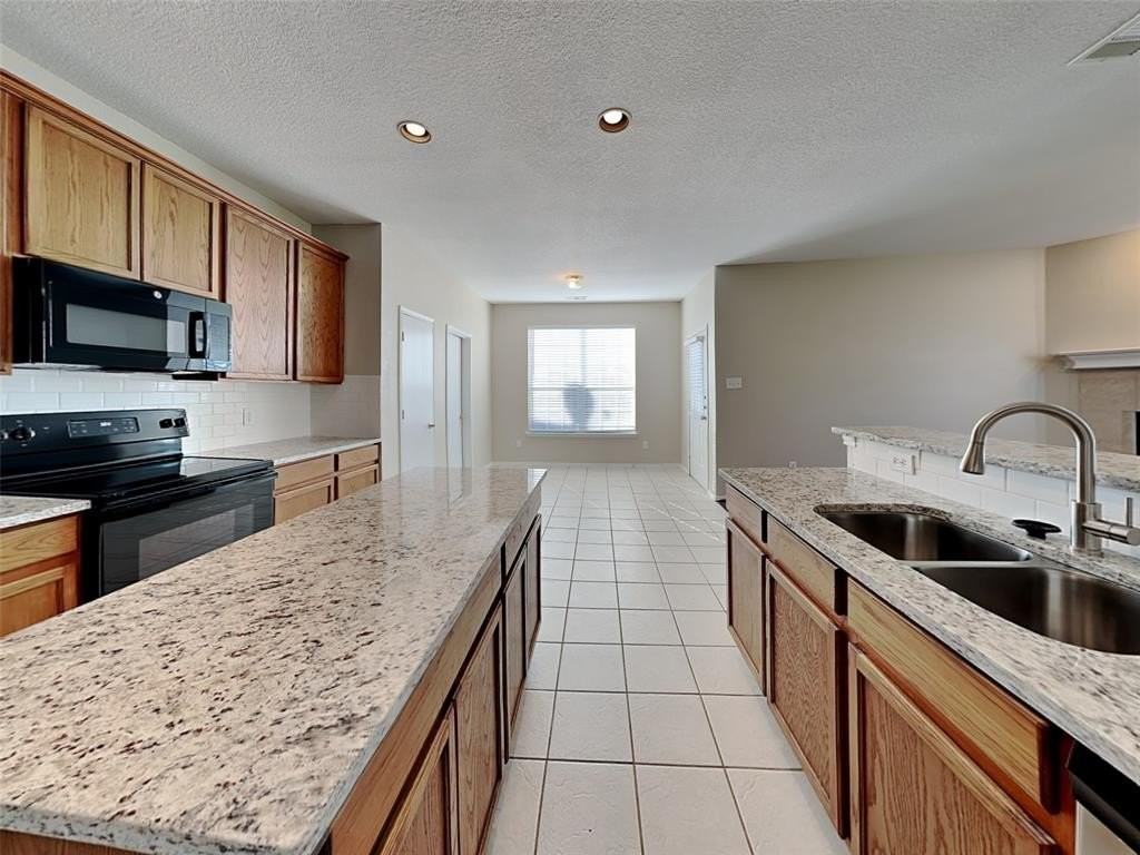 2707 Whisper Ct - Photo 3 of 17