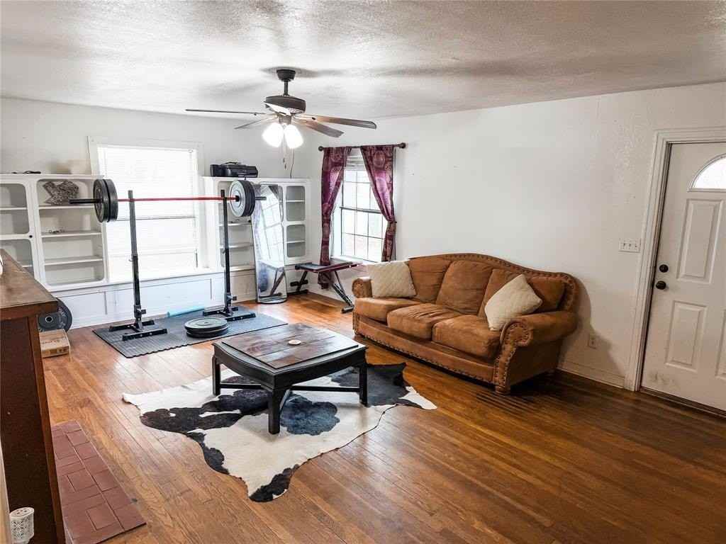 1136 W Long St - Photo 2 of 19