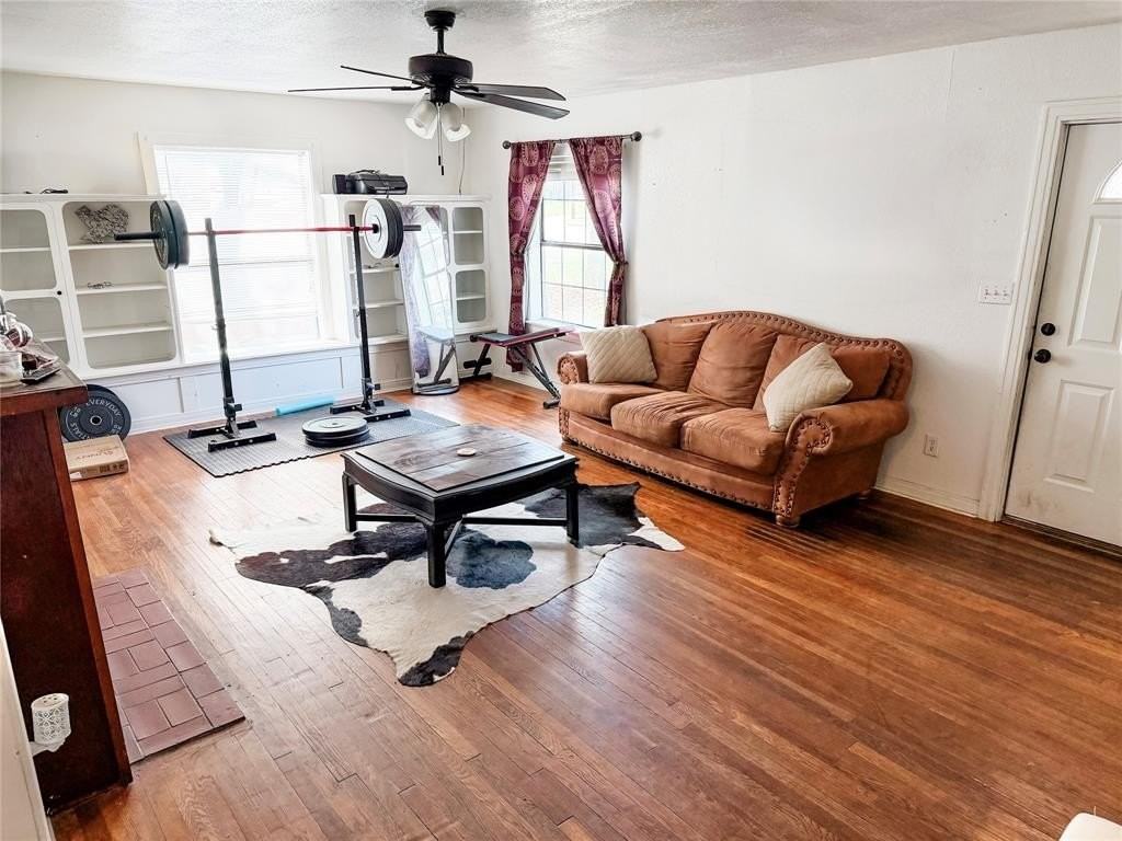 1136 W Long St - Photo 5 of 19