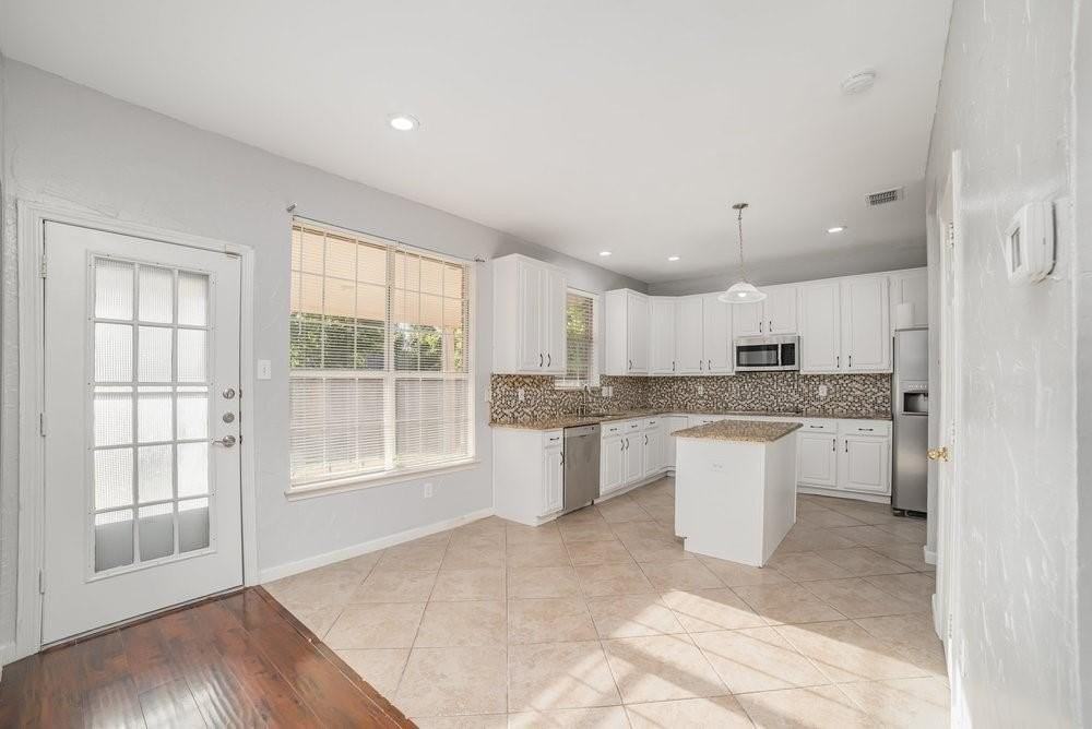 1908 Wood Crest Dr - Photo 4 of 27