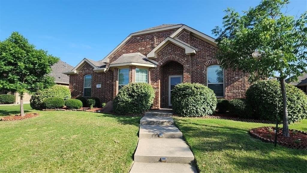 1369 Crescent Cove Dr - Photo 2 of 35