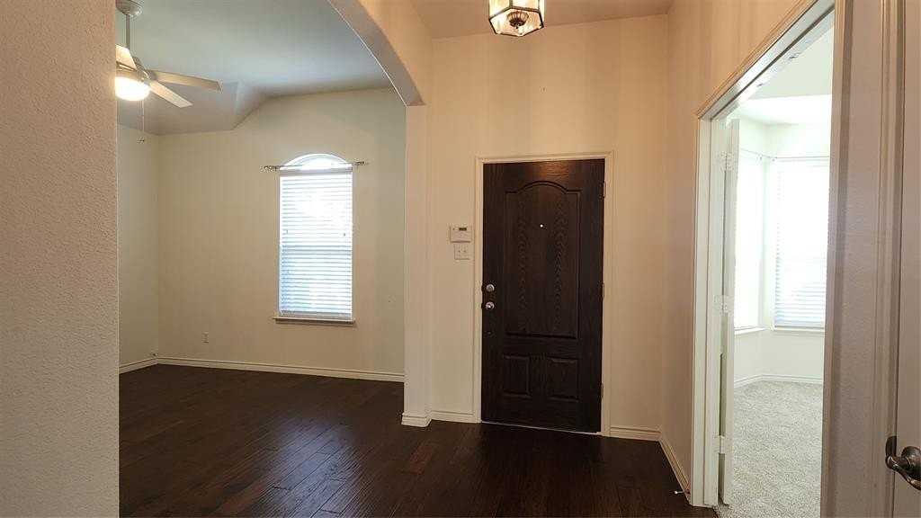 1369 Crescent Cove Dr - Photo 3 of 35